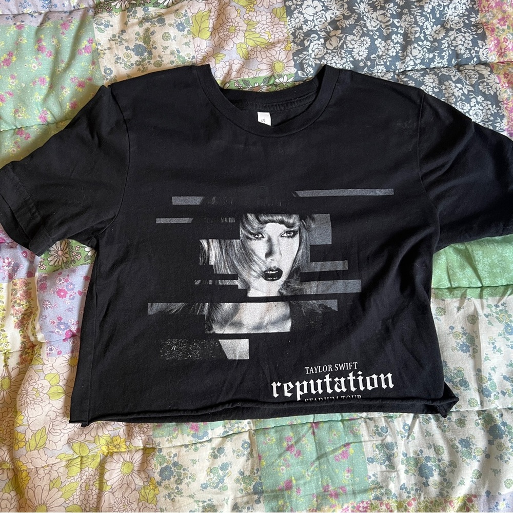 Taylor Swift reputation tour cropped tshirt